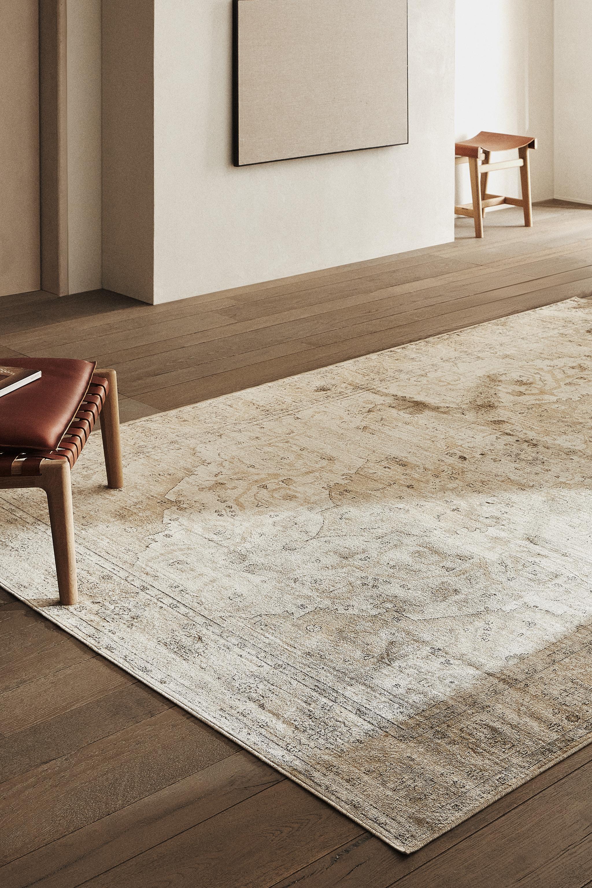 VINTAGE-EFFECT RUG